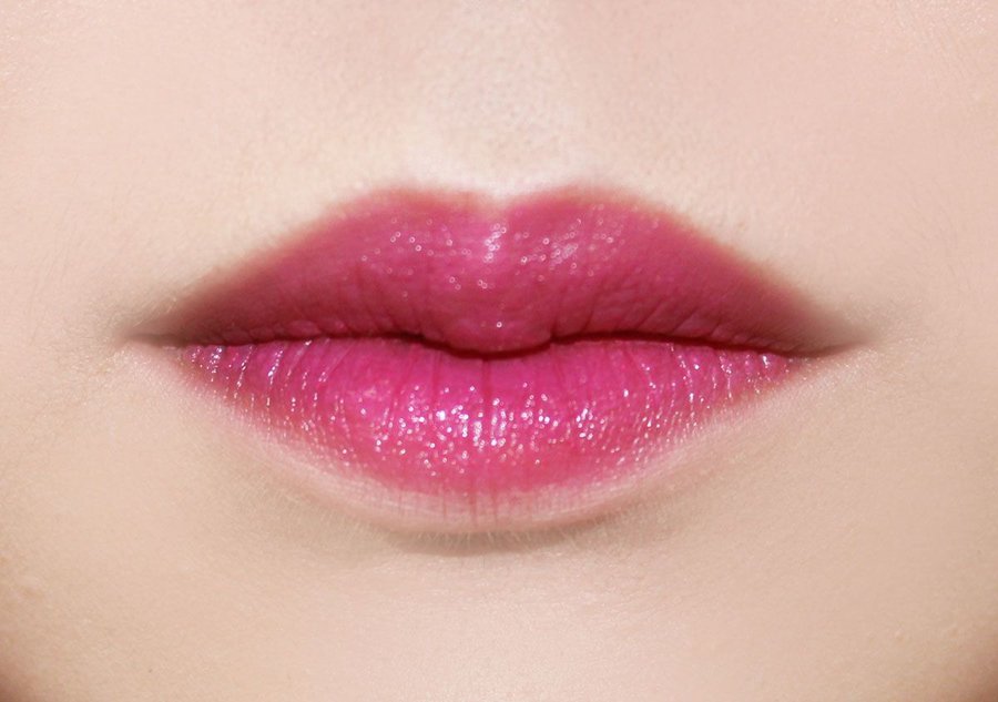 Rich pigmented color glides over lips without smudging, with natural extrac...